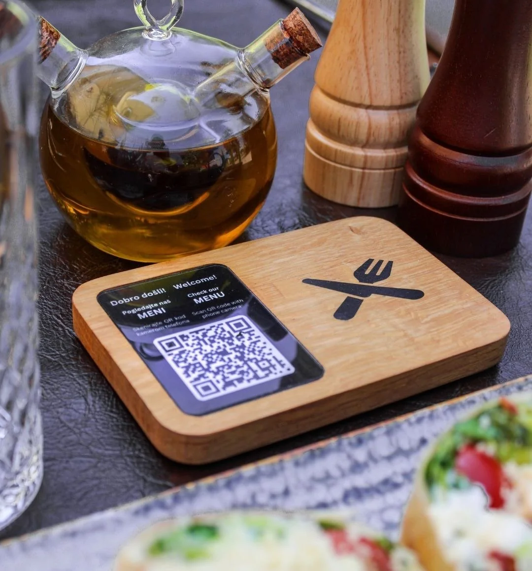 Originalni drveni myWiFi Gate QR stalak